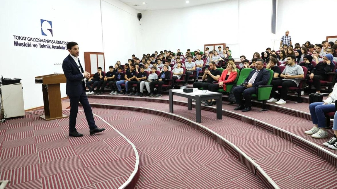 Tokat Belediye Başkanı Mehmet Kemal Yazıcıoğlu, Kariyer Günleri Kapsamında Okulumuzu Ziyaret Etti